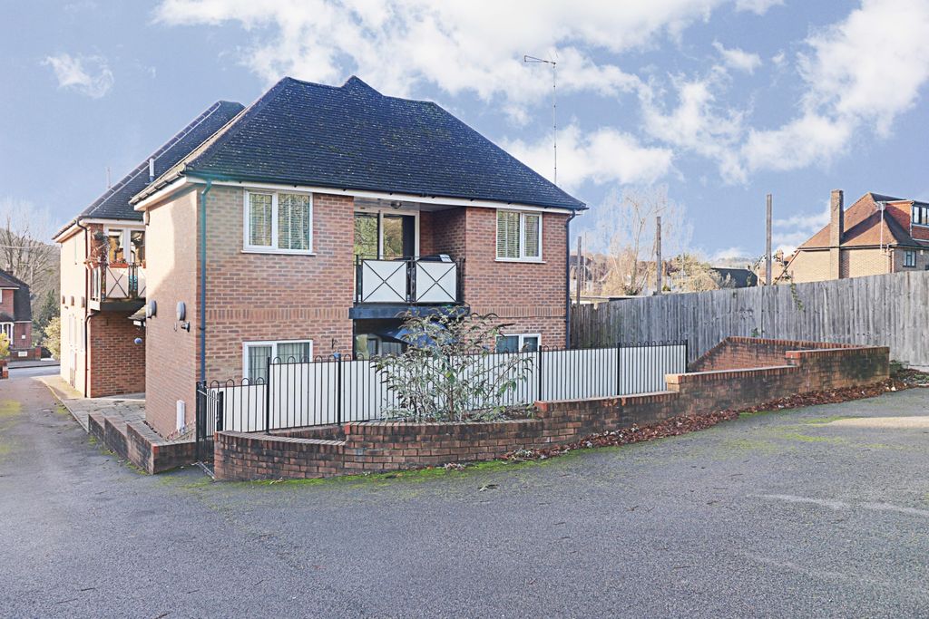 Property photo 1 of 9 6 Imperial Court External View