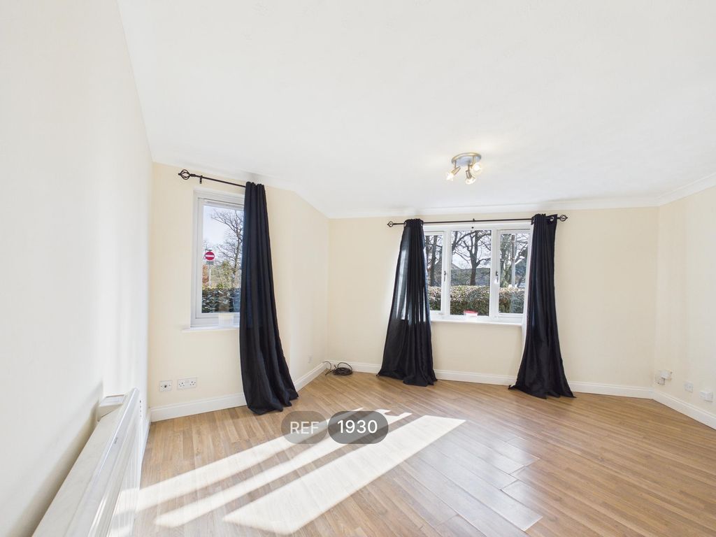 Property photo 2 of 6 Living Room