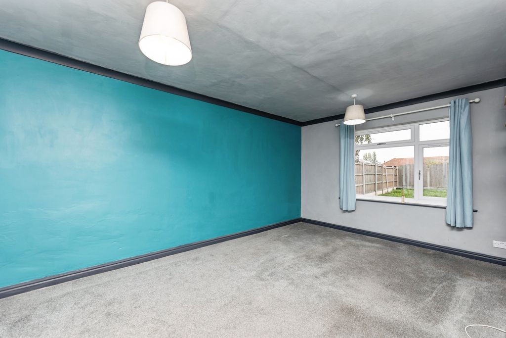 Property photo 2 of 15 Lounge