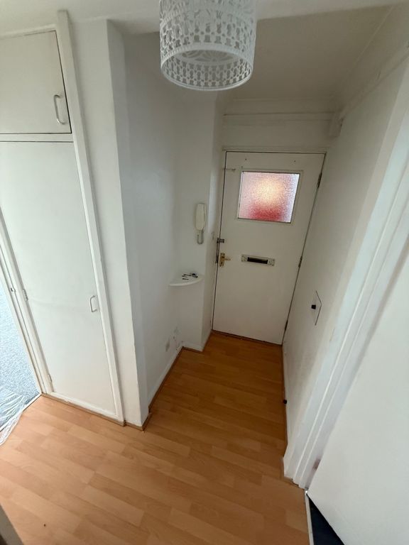 Property photo 2 of 8 Hallway