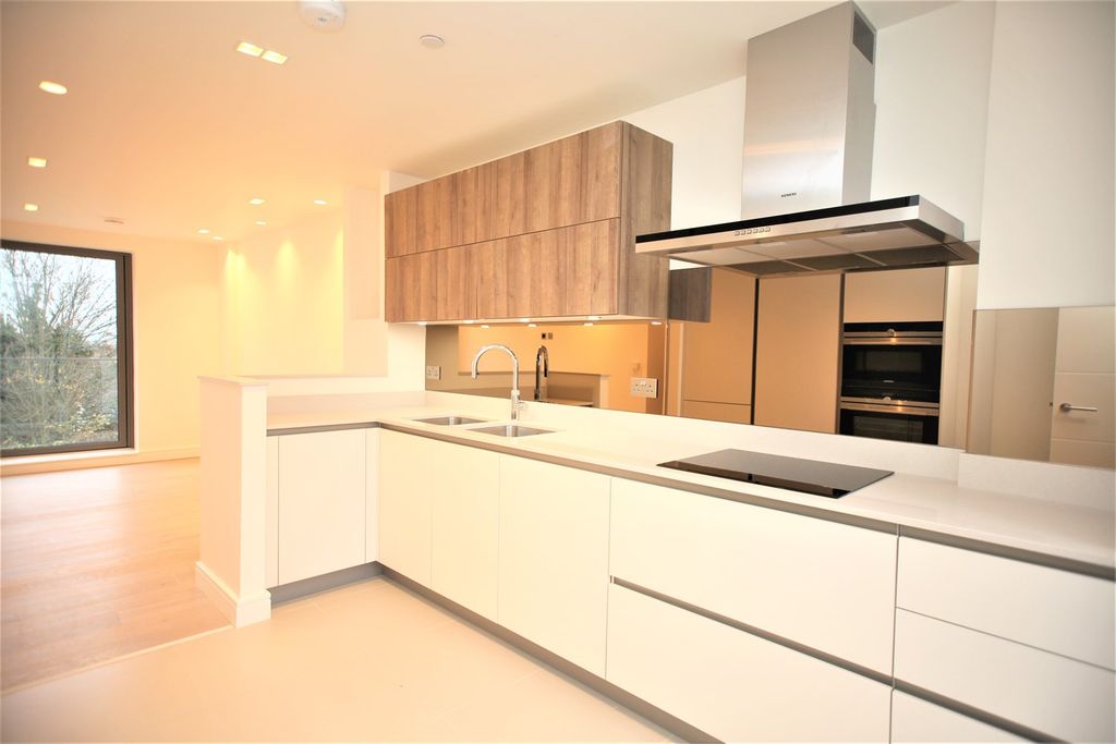 Property photo 1 of 8 (Main)