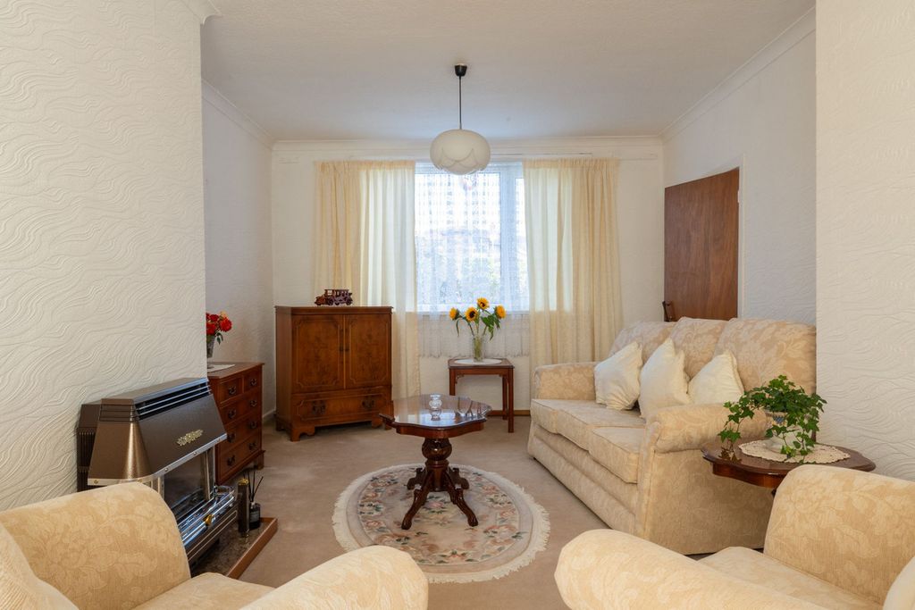 Property photo 2 of 26