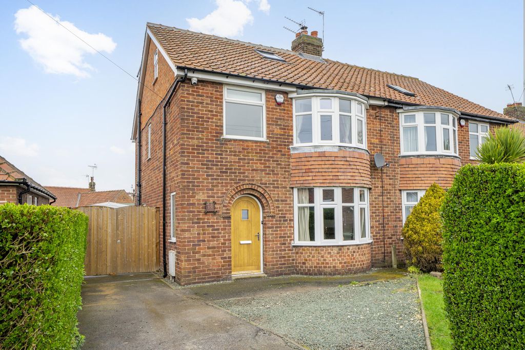 Property photo 1 of 17 Front (Exterior)