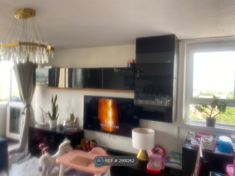 Property photo 1 of 10 Living Room