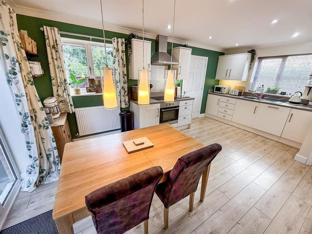 Property photo 2 of 21 Kitchen/ Dining Room