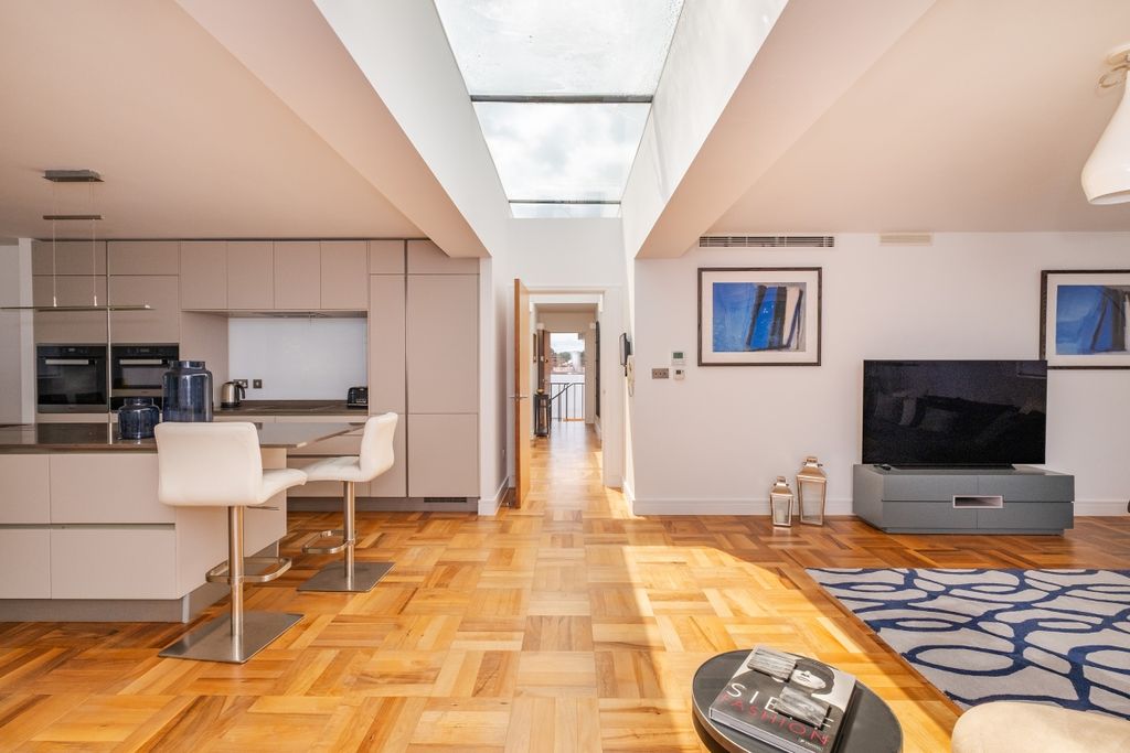 Property photo 3 of 31 The-Loft-4B-Heath...