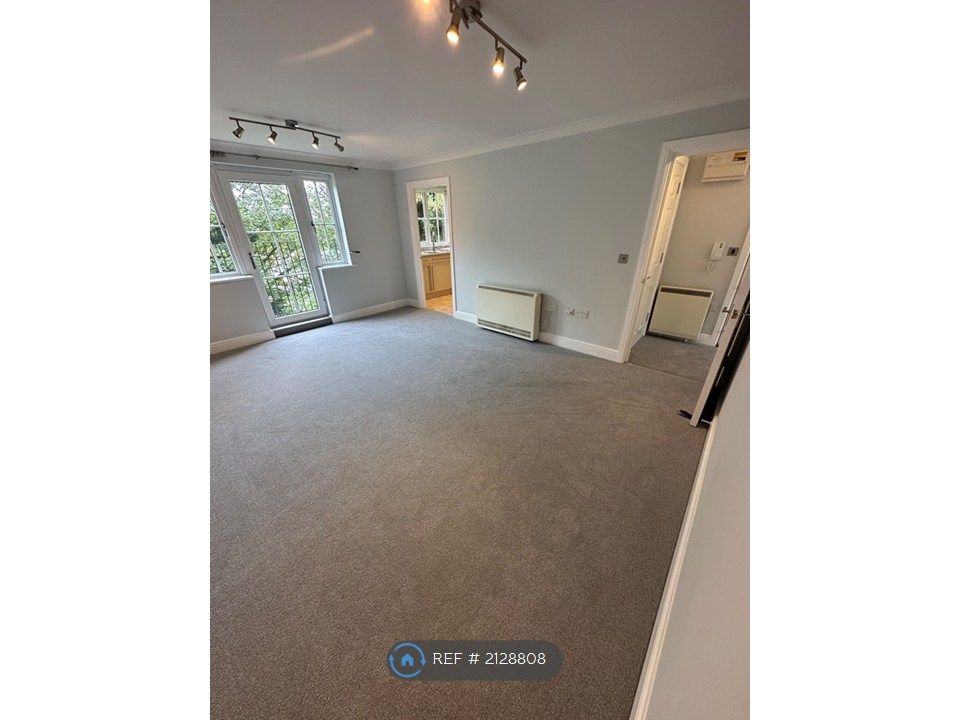 Property photo 3 of 14 Lounge