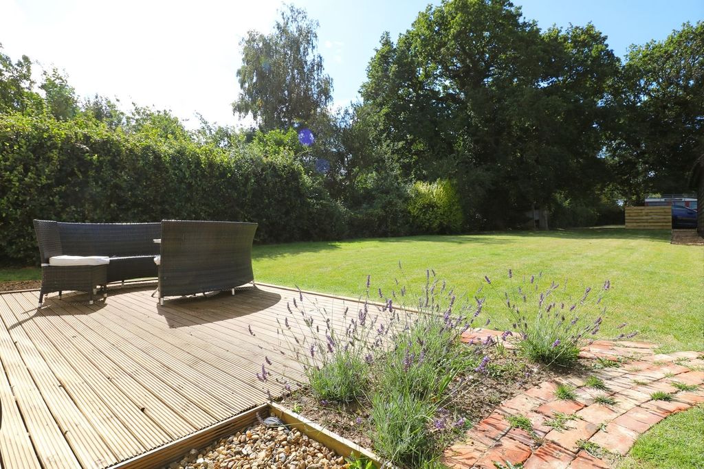 Property photo 2 of 20