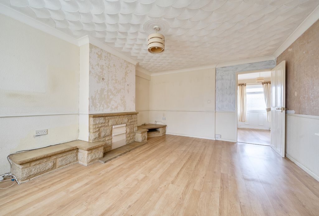 Property photo 2 of 11 Lounge