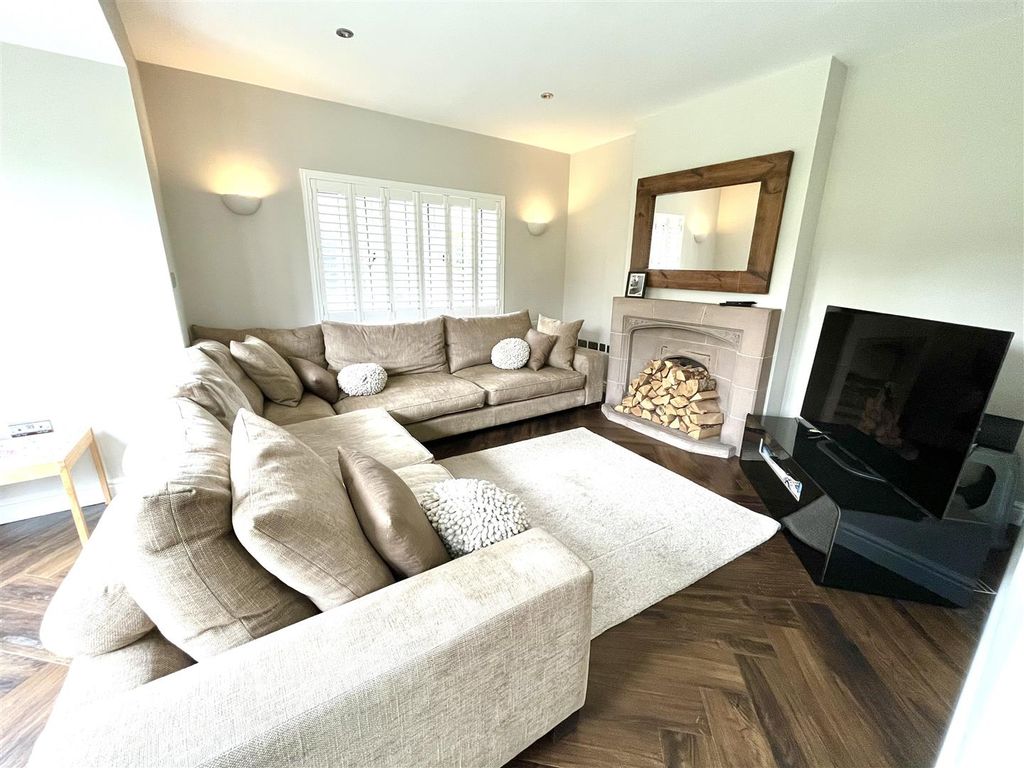 Property photo 2 of 35