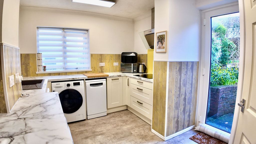 Property photo 3 of 25