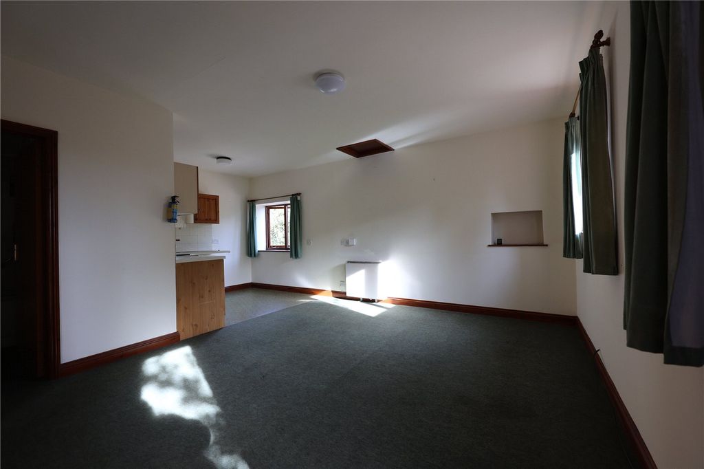 Property photo 2 of 14 Picture No. 08