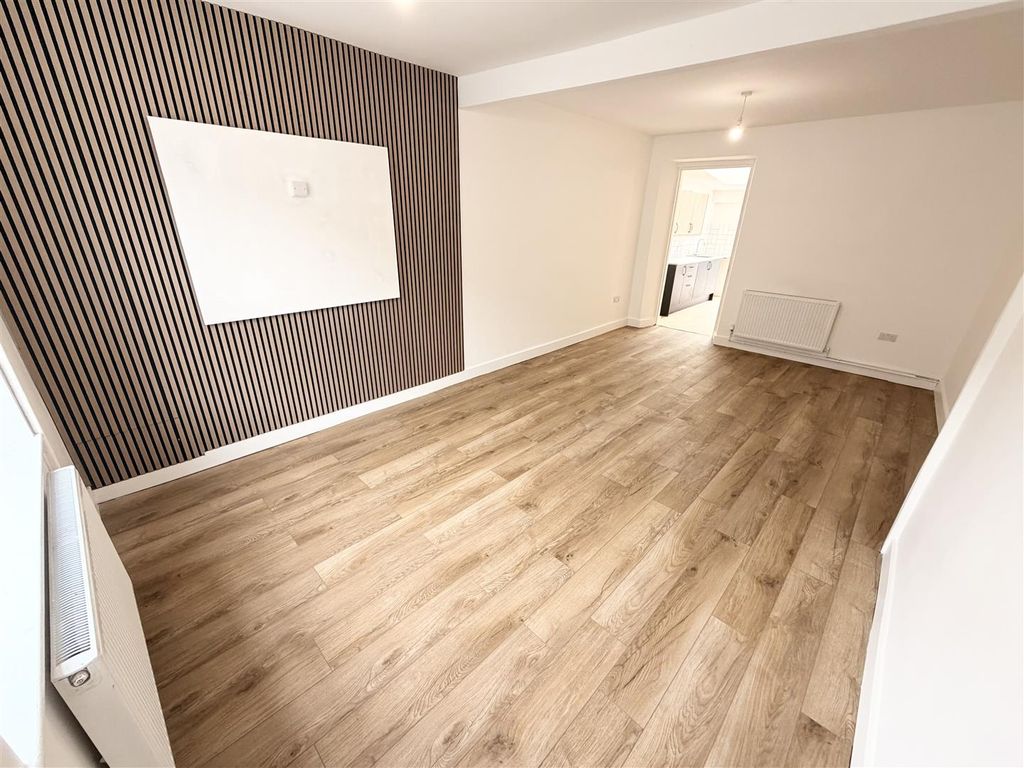Property photo 1 of 16 Tempimagepevc7P.Jpg