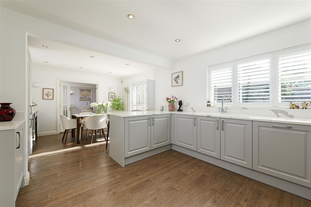 Property photo 3 of 33