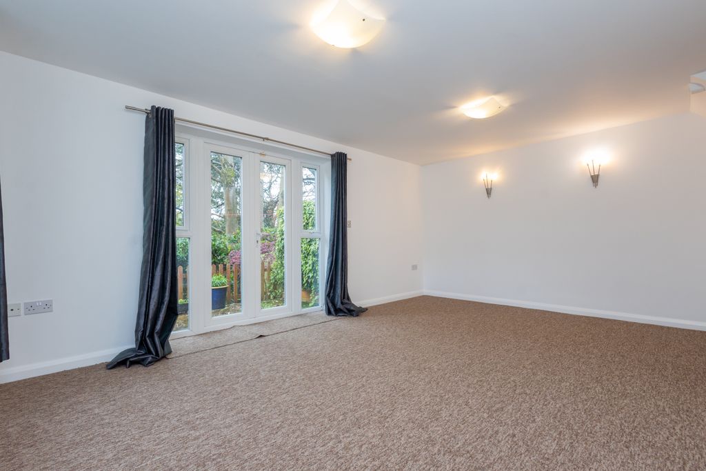 Property photo 3 of 13 R6M_4490