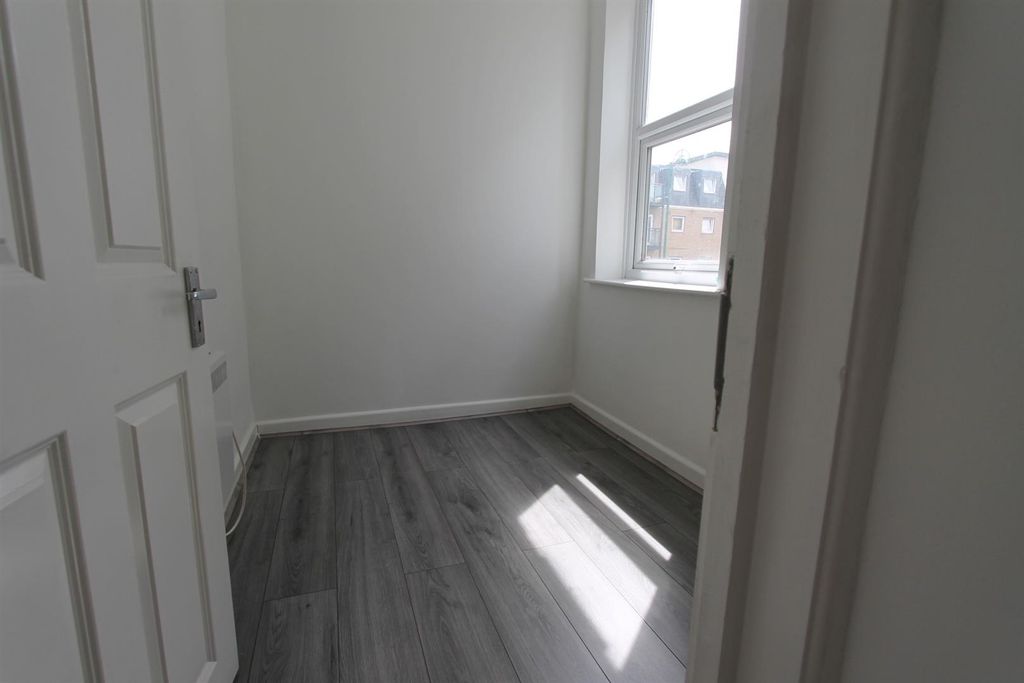 Property photo 3 of 6 Flat 3 Bedroom Small.Jpg