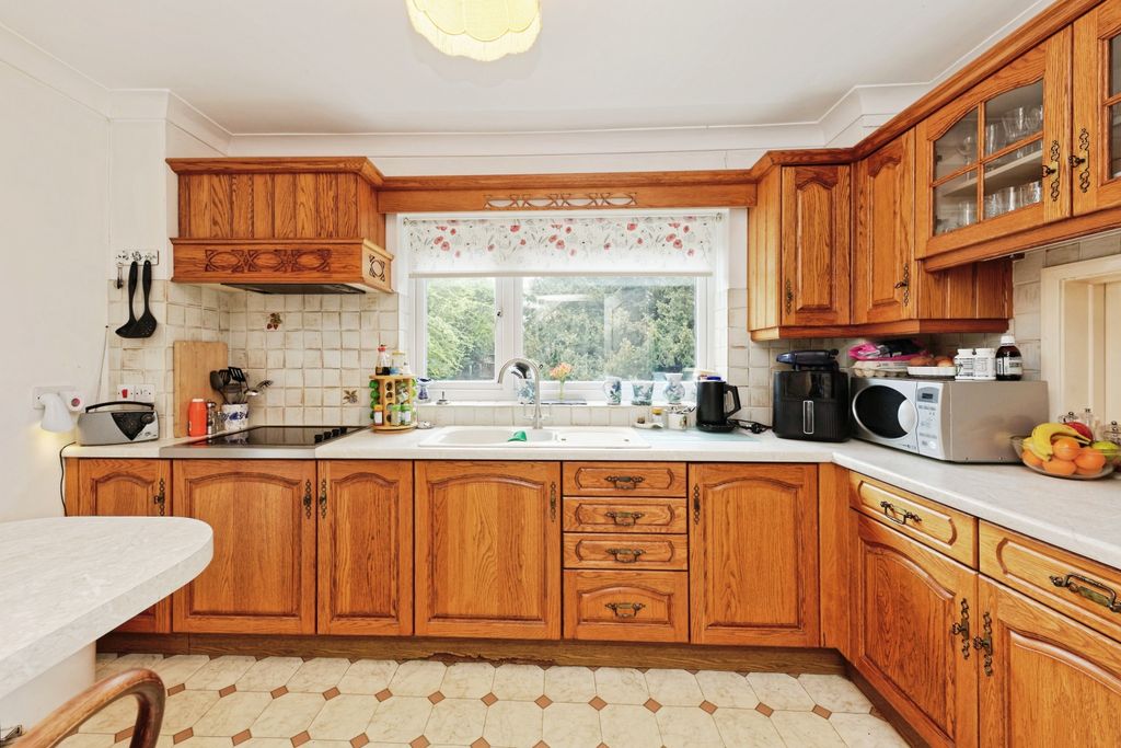 Property photo 3 of 20 Kitchen