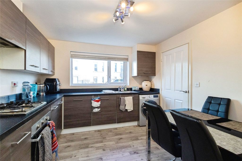 Property photo 2 of 21 Picture No. 13