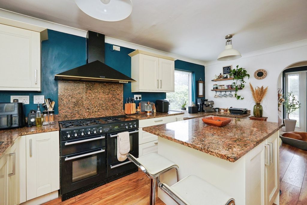 Property photo 3 of 20 Pbox-Img.Jpg