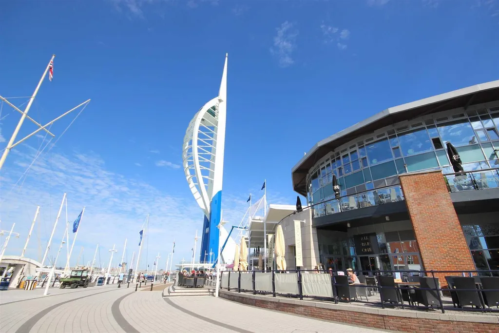 Apartment in Portsmouth, Portsea - View 3