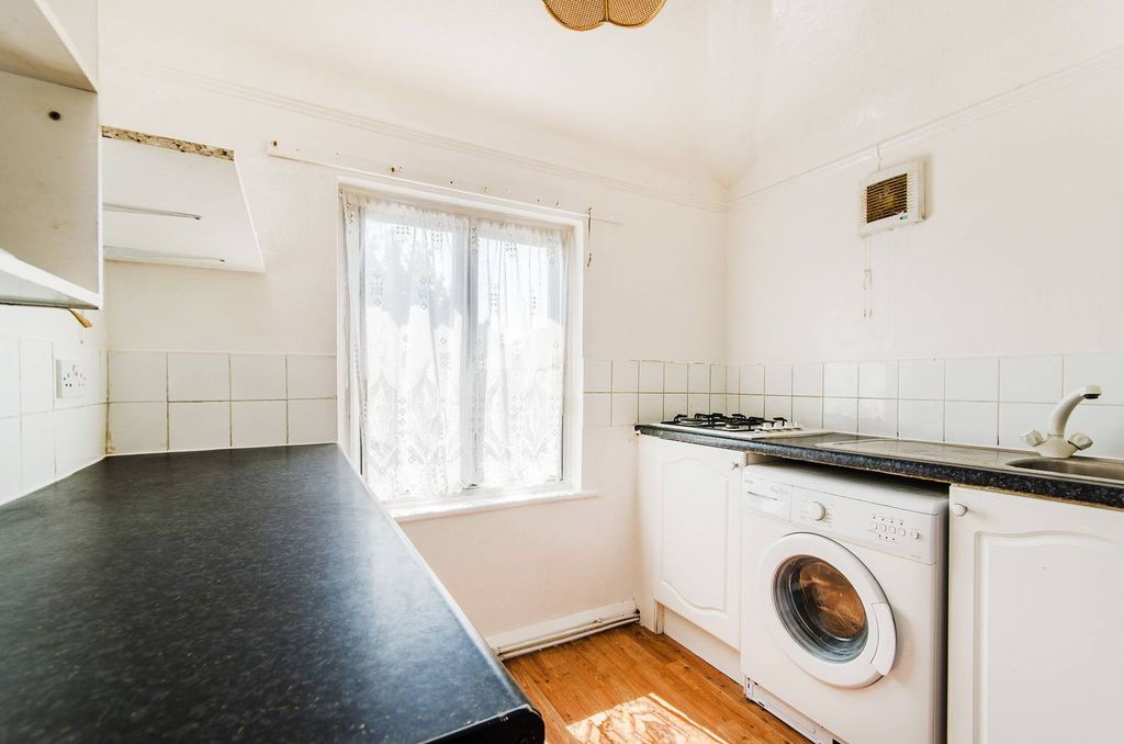 Property photo 1 of 2