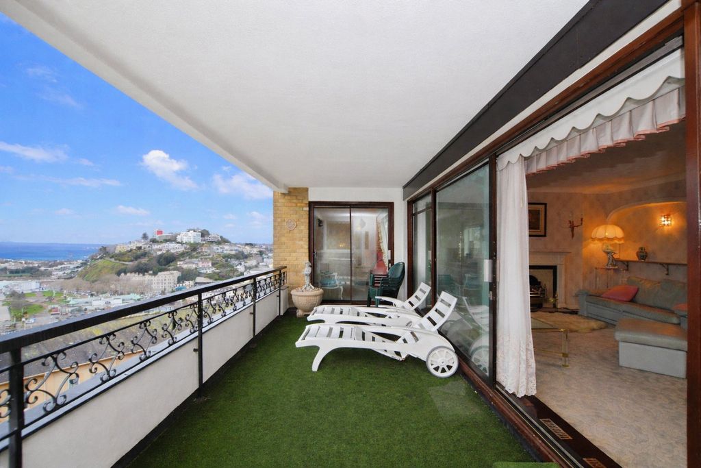 Property photo 2 of 16 Picture No. 32