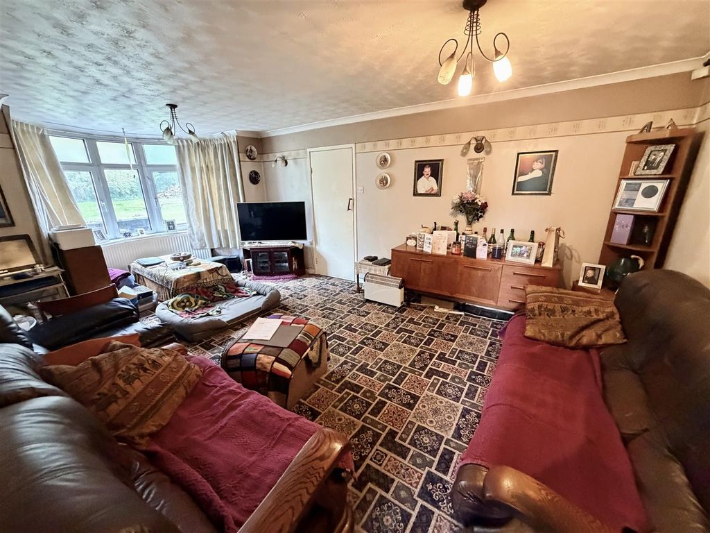 Property photo 2 of 16 Sitting Room