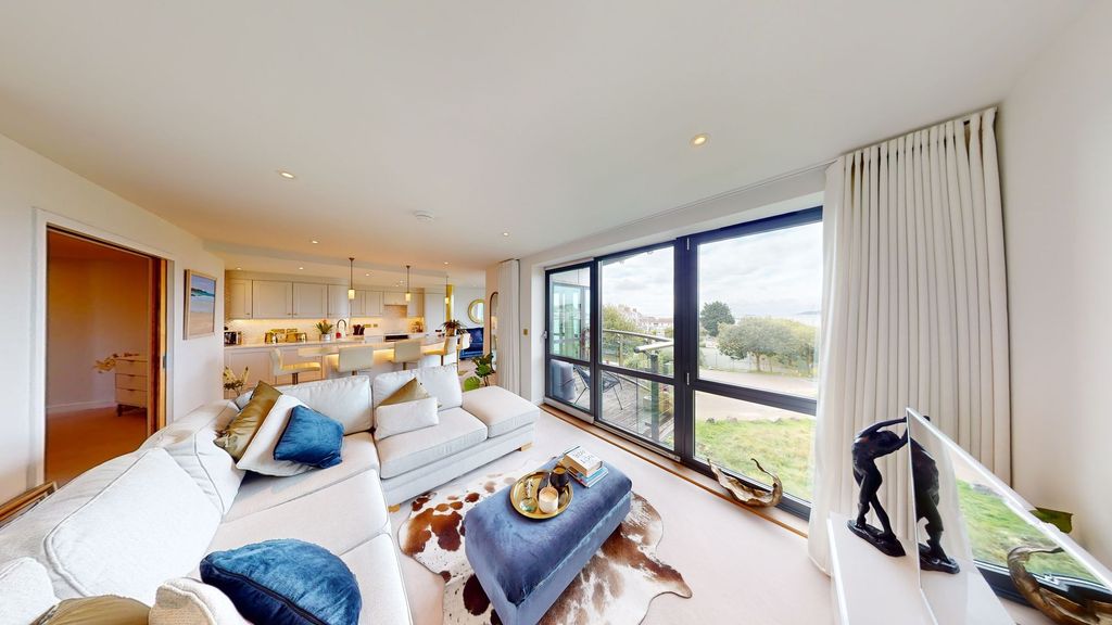 Property photo 2 of 38