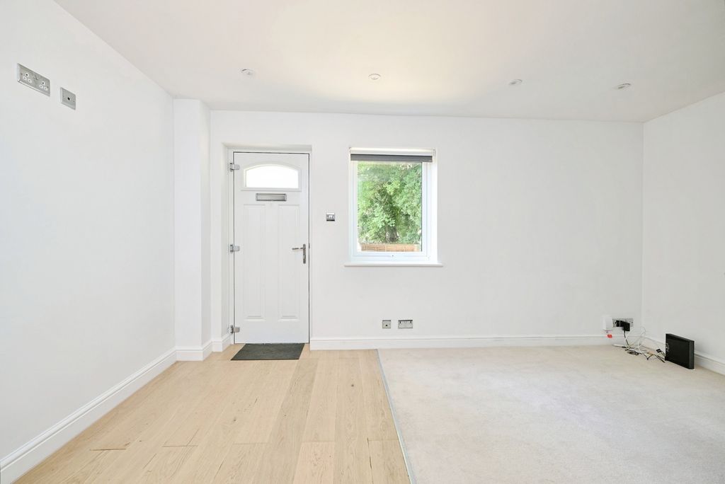 Property photo 3 of 16 Pbox-Img.Jpg