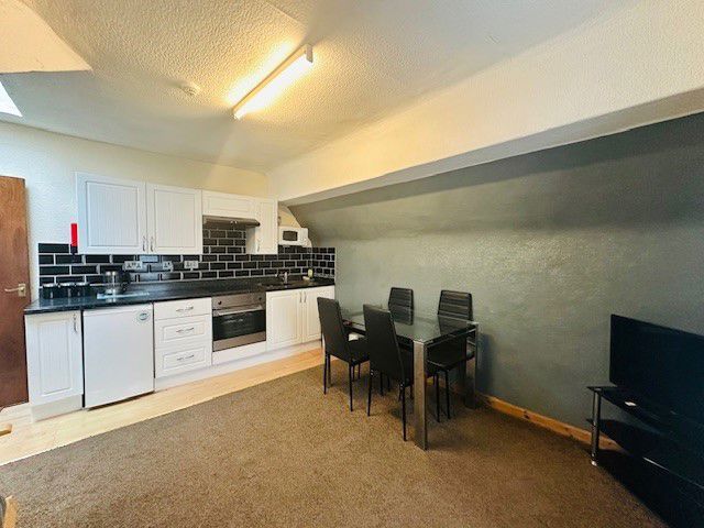 Property photo 2 of 31