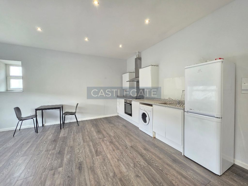 Property photo 3 of 9 Science House, Flat 9, 9 Bath Street, Huddersfield, HD1 5Bq (2)