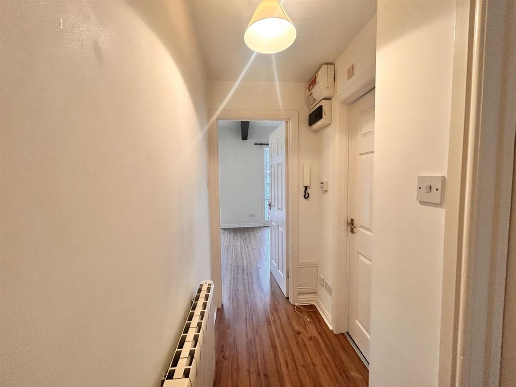 Property photo 2 of 10 Hallway.Jpg