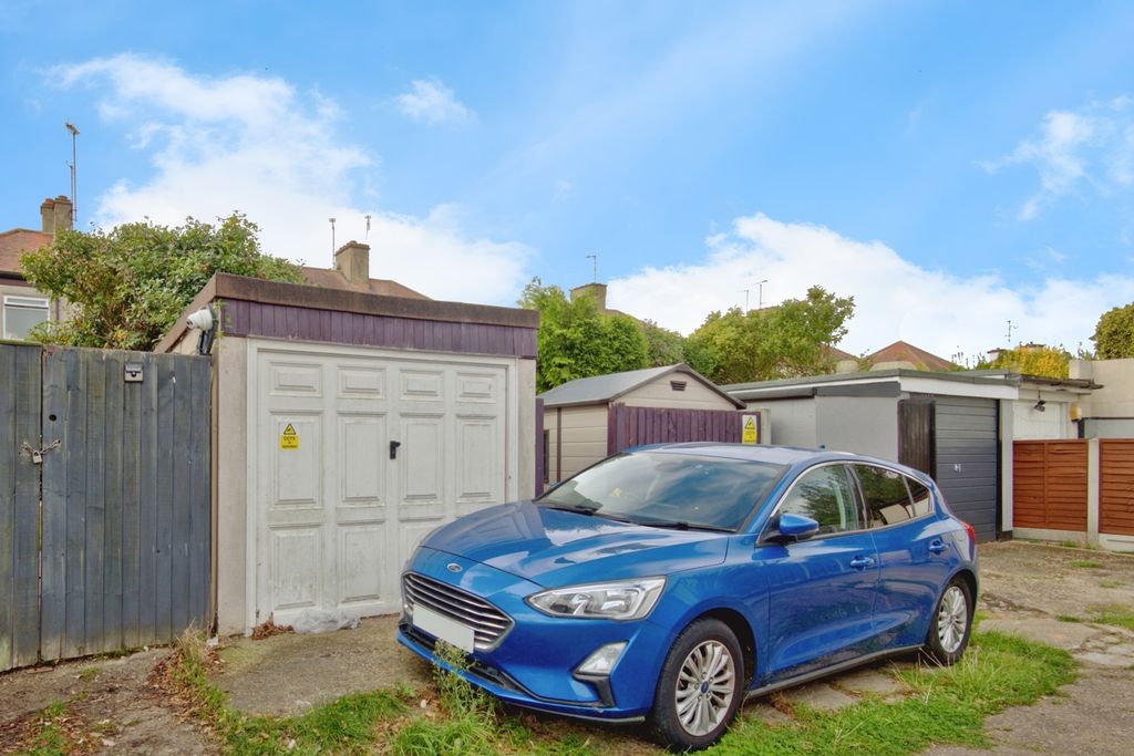 Property photo 3 of 11 Garage To Rear