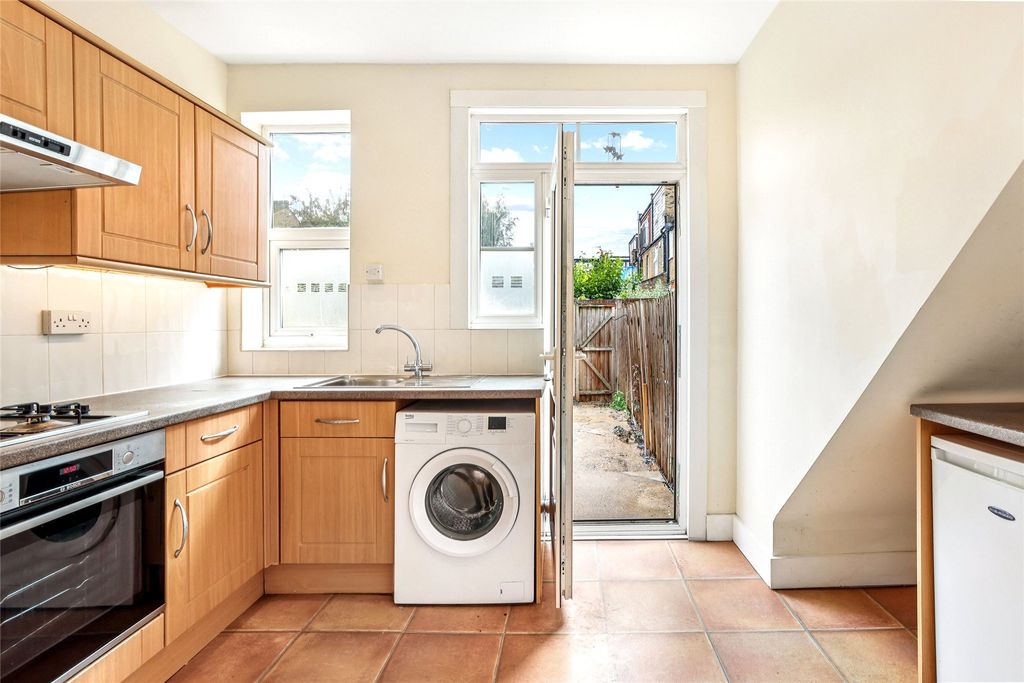 Property photo 3 of 12 Kitchen