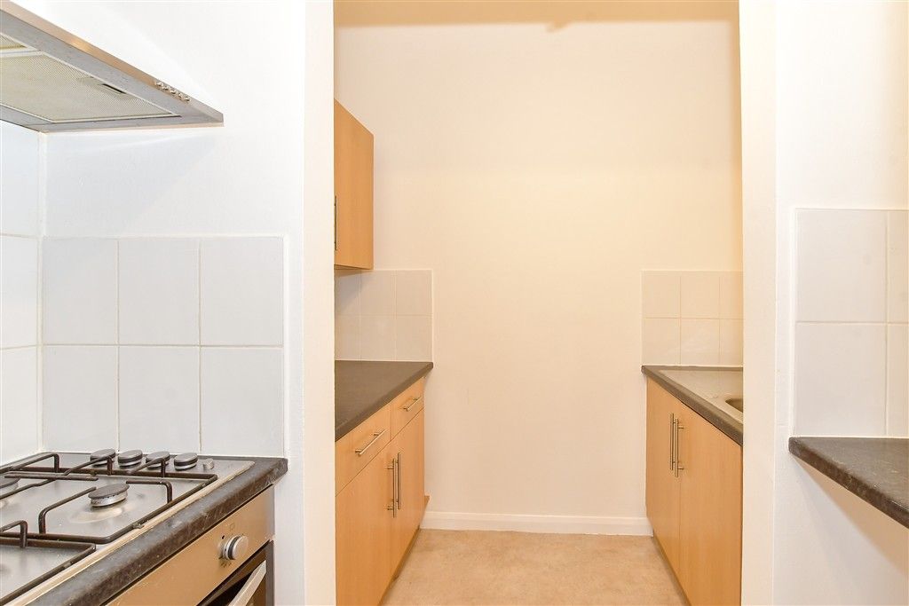 Property photo 3 of 11 Kitchen