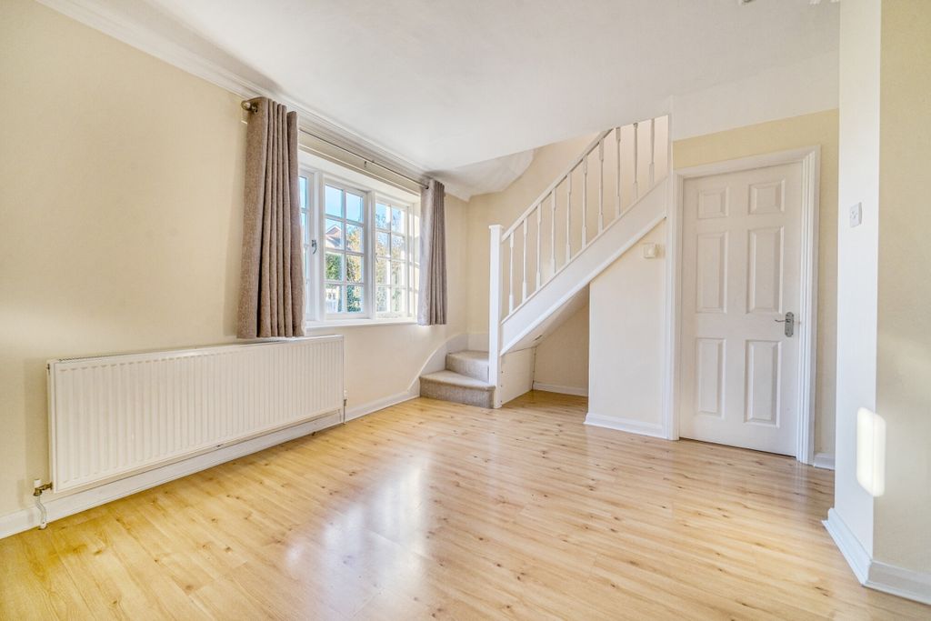 Property photo 2 of 17 Guildford Road