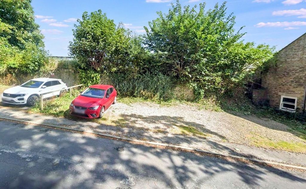 Property photo 1 of 2