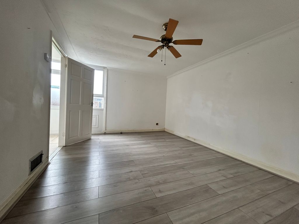 Property photo 2 of 13 Image