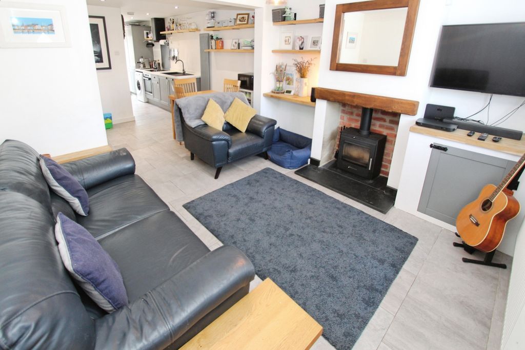 Property photo 2 of 17