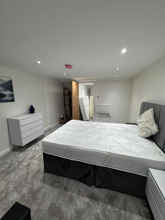 Property photo 2 of 13 Bright Modern Bedroom With Plush Grey Carpeting An...