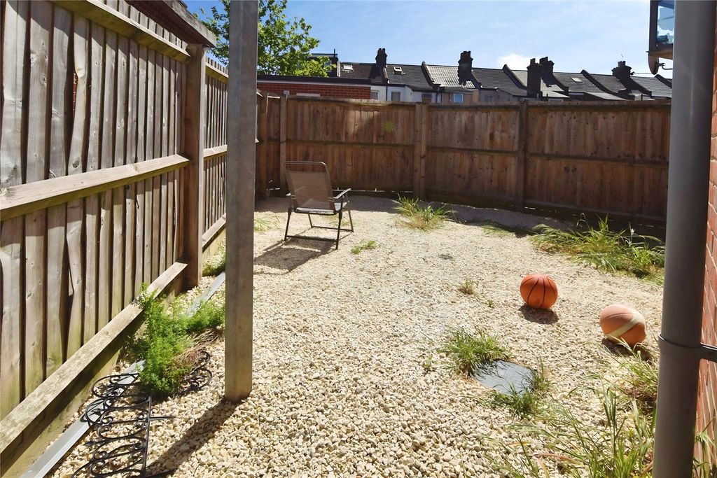 Property photo 3 of 8 Picture No. 19