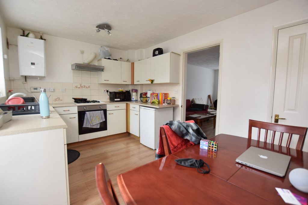 Property photo 3 of 8 Kitchendiner