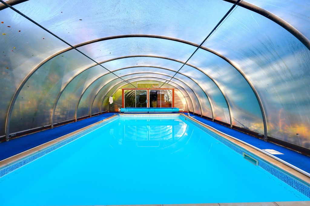 Property photo 2 of 48