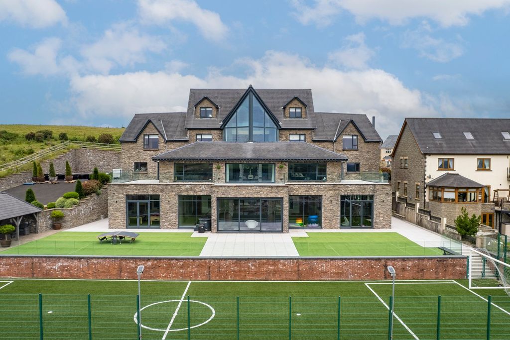 Property photo 1 of 62