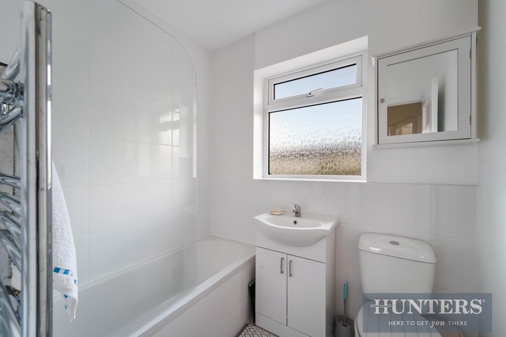 Property photo 1 of 12 Lynmouth Avenue (9).Jpg