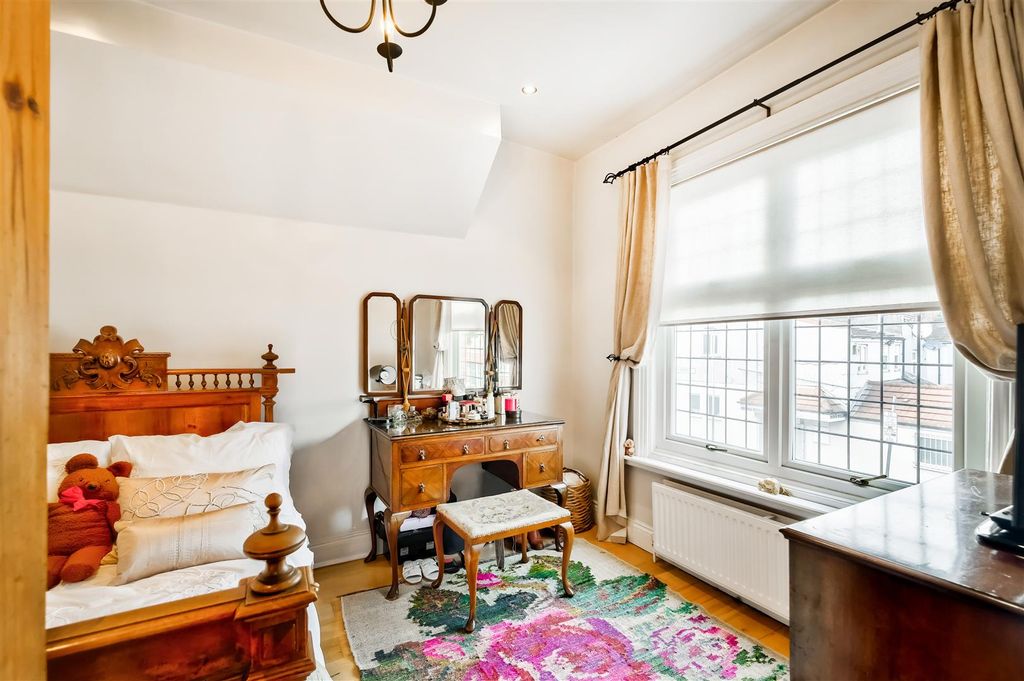 Property photo 2 of 21