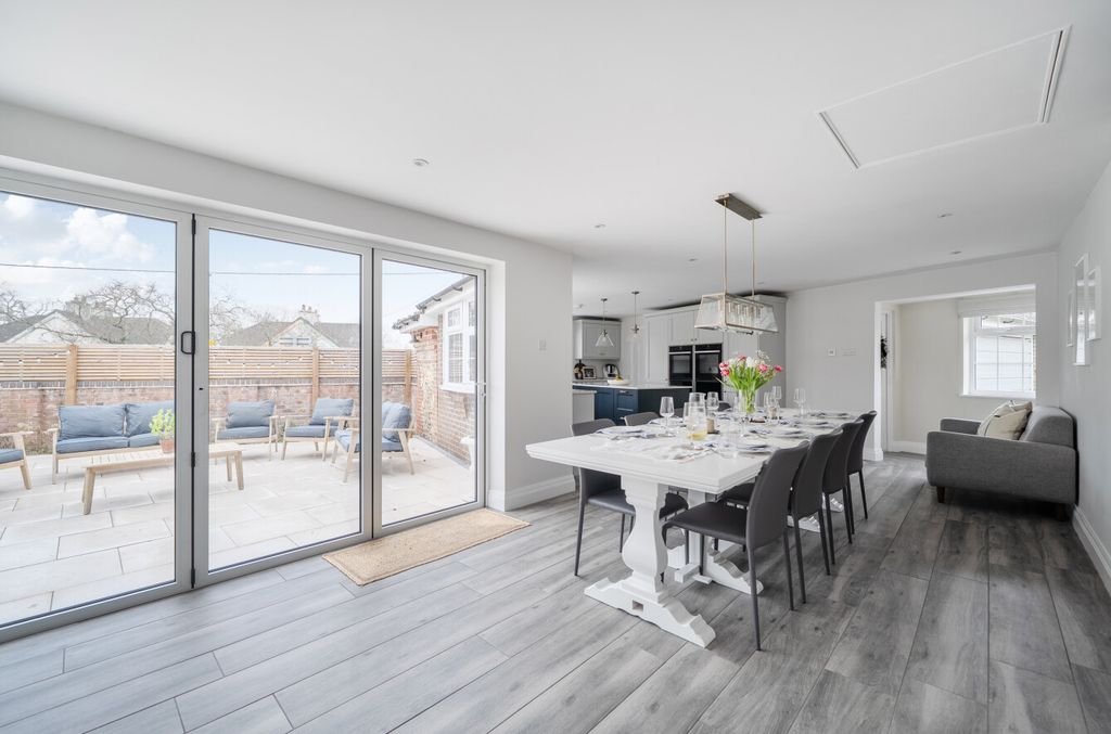 Property photo 3 of 18 1423472-12-69Aeee...