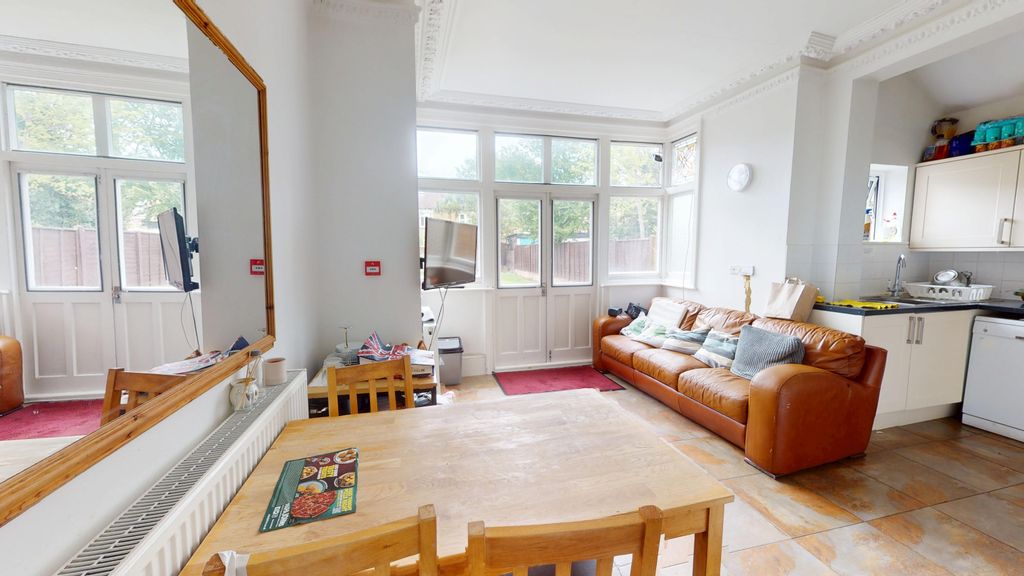 Property photo 3 of 7 6-Norbury-Court-Road-04162025_141812