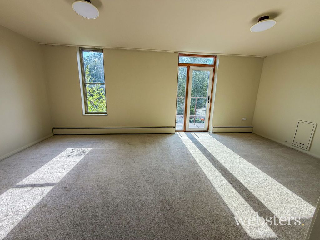 Property photo 3 of 24