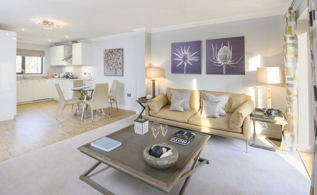 Property photo 2 of 8